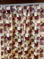 Exclusieve stof met golvende geometrische patronen in