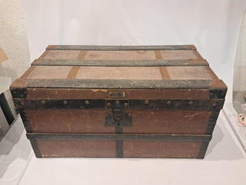 J.Penet - Kist - Hout, Metaal - Reisartikelen