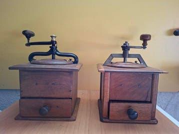 Koffiemolen (2) - Hout, Antiek en Kunst, Antiek | Keukenbenodigdheden