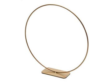 Frame Metalen ring op voet 30cm goud Metalenframe ring op, Hobby en Vrije tijd, Knutselen, Ophalen of Verzenden, Nieuw