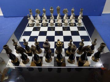 Jeu déchecs ITALFAMA en metal et bois laqué - Echiquier en