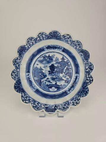 Bord - Porselein - Gegooide Chinese schotel