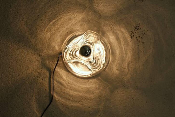 Design wandlamp Wave Peill &amp; Putzler, Huis en Inrichting, Lampen | Wandlampen, Zo goed als nieuw, Glas, Metaal
