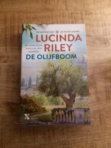 De olijfboom - Lucinda Riley 9789401613651, Boeken, Verzenden, Gelezen, Lucinda Riley