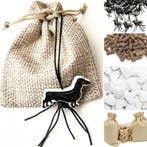 Jute zakje met houten gelukspoppetje Teckel en zalmkluifje, Dieren en Toebehoren, Verzenden, Nieuw