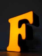 Lamp - Metaal - Letter F