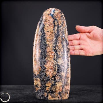 natuurlijke kwarts in vrije vorm met epidot en veldspaat –