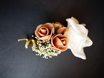 Corsage Roos Lieke Zalm Cava Creme zand Maatwerk, Ophalen of Verzenden, Nieuw