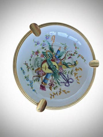 Kom - An Antique 19th Century French Porcelaine de Paris