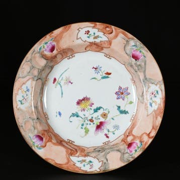 Bord - Assiette aux émaux de la Famille Rose dit Faux-Marbre, Antiek en Kunst