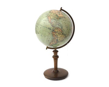 Een wereldglobe in standaard, Holland, 1925, Boeken, Atlassen en Landkaarten, Nieuw