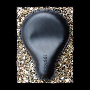 Solo Zadel Universeel Medium Black Stitching, Motoren, Nieuw