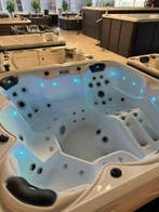 Jacuzzi / spa 210x210 – plug &amp; play 220V – 4-5 persoons, Ophalen, Zo goed als nieuw, Pomp, Vast