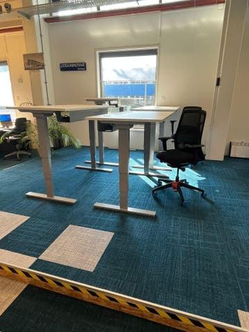 Zit Sta Bureau Nieuwstaat - Design Merk - Grote Voorraad, Verzenden, In hoogte verstelbaar, Zo goed als nieuw