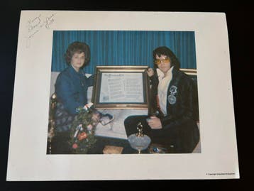 Elvis - Handtekening Janelle McComb (The Priceless Gift), Ophalen of Verzenden, Nieuw, Foto of Kaart, Gesigneerd