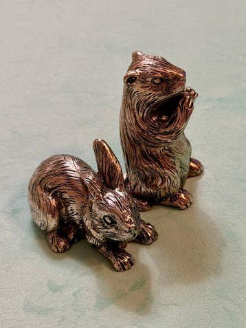 Coop Agra S.r.l - Signed Regal - Beeldje - Rabbit and, Antiek en Kunst