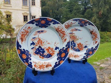 Paar grote antieke Chinese export Imari porselein schotels -
