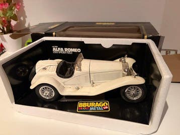 Bburago 1:18 - Modelauto - Alfa Romeo 2300 Spider, Nieuw