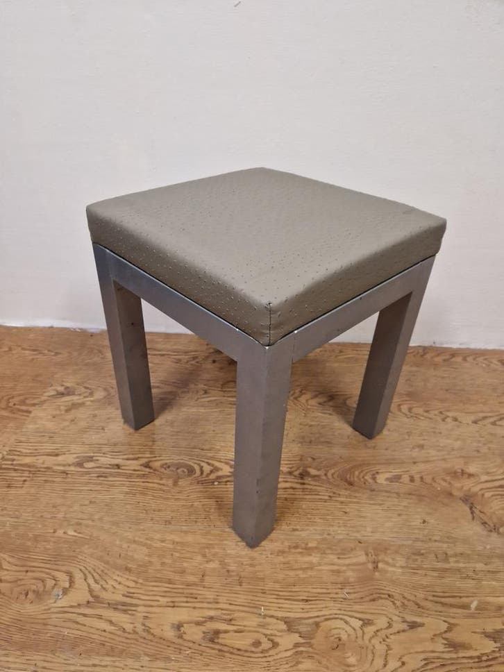 Gebruikte ( bijzet ) Kruk K755 Vintage/Café, Huis en Inrichting, Stoelen, Ophalen