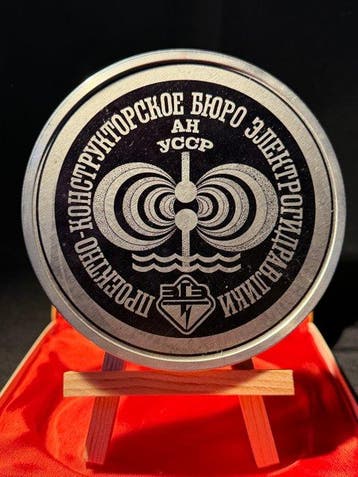 Penning - Extra Large Soviet Presentation Desk Medal (120