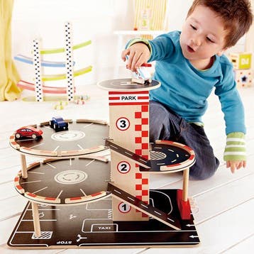 Hape houten garage Park & Go - spee van €73,99 voor €69,94, Ophalen of Verzenden, Nieuw