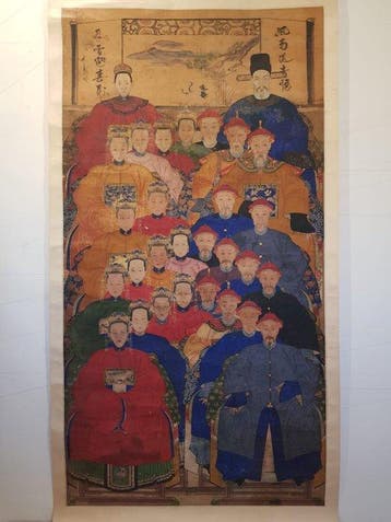 Chinees voorouderlijk groepsportret uit de Qing-dynastie, op