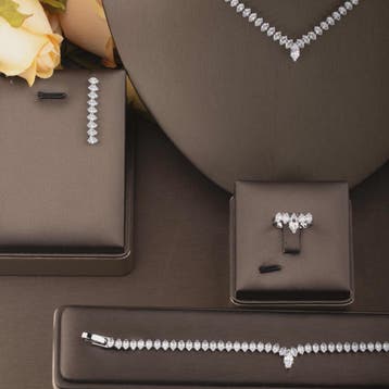 Elegante Zirkonia Sieradenset V-vorm - Perfect voor Dagelijk, Diversen, Verzenden, Nieuw
