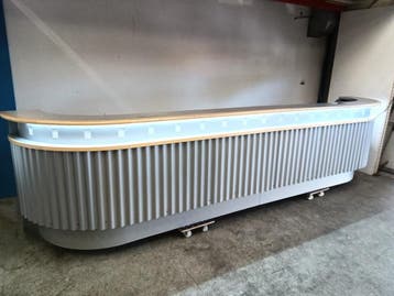 Balie – B490 × D88 × H114 cm