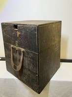 Grote zeldzame antieke zwarte houten yoroi-bitsu (), Antiek en Kunst