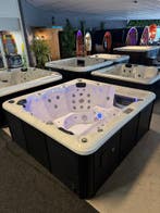 Luxe 5-persoons spa / jacuzzi – direct plug & play (220V), Ophalen, Zo goed als nieuw, Pomp, Vast