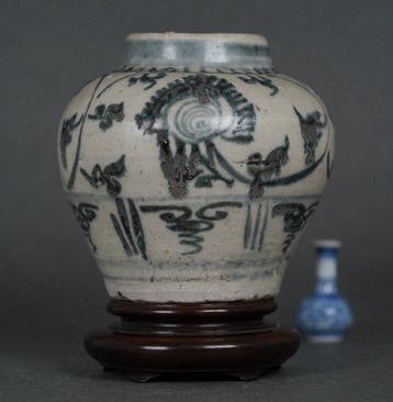 Jiajing (1522-1566) - Pot - Blauw-witte bolvormige vaas uit