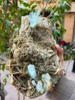 Aquamarine Crystal op Muscoviet Matrix Exemplaar - Hoogte:, Verzamelen, Mineralen en Fossielen