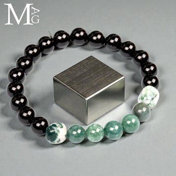 Elastische armband van zwarte onyx en nefrietjade met