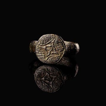 Middeleeuwen, kruisvaardersperiode Brons Ring met Ster van