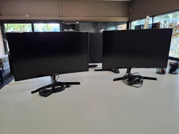 2x Monitor Samsung, C24F396FHU, Computers en Software, Overige Computers en Software, Nieuw
