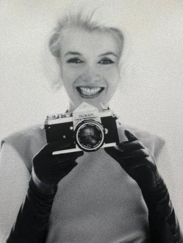 Bert Stern (1929–2013) - Famous Marilyn Monroe Modeling with