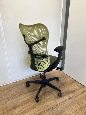 Refurbished Herman Miller Mirra Lime Yellow, Verzenden, Geel, Zo goed als nieuw, Bureaustoel