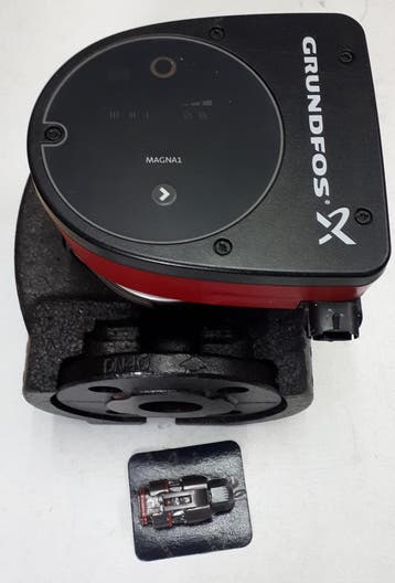 GRUNDFOS POMP MAGNA1 40-60-F220 GEBRUIKT 97924175, Doe-het-zelf en Verbouw, Verwarming en Radiatoren, Ophalen of Verzenden, Gebruikt