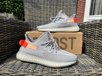 Yeezy Boost V2 Tail Light - Maat 43 - Volledig Nieuw!, Kleding | Heren, Verzenden, Wit, Nieuw, Sneakers of Gympen