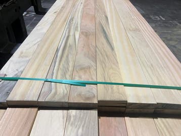 Hardhout–Piquia– terrasdelen–vlonderdelen-balken-32x115 mm, Ophalen, 25 tot 50 mm, Nieuw, 250 tot 300 cm