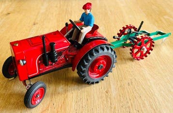 Kovap - Blikopwindbare FAHR F22-tractor met