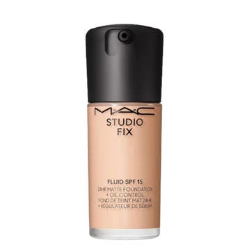 MAC Cosmetics - Studio Fix Fluid Foundation - N4.5, Ophalen of Verzenden, Nieuw, Gehele gezicht, Make-up