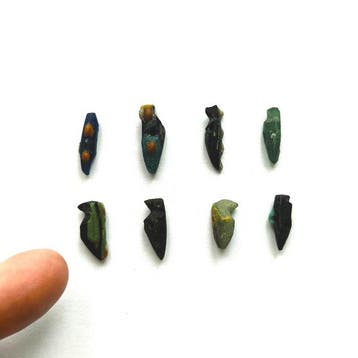 Oud-Minor Aziatisch Archaic Glass XXS Kleurige Vogels