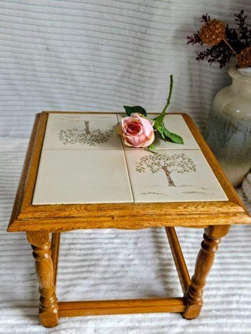 Vintage Eichenholz-Blumenhocker mit Keramikfliesen
