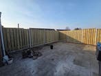 Grenen hout 21 planks schermen met lichtgrijs glad beton, Nieuw