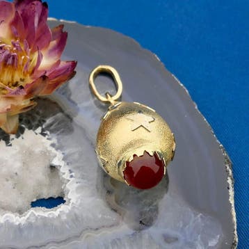 Bicolor gouden hanger met sterren en carneool, Ophalen of Verzenden, Gebruikt, Goud, Overige merken