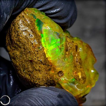 Crystal Opal – kleuren die uit de steen lijken te stromen
