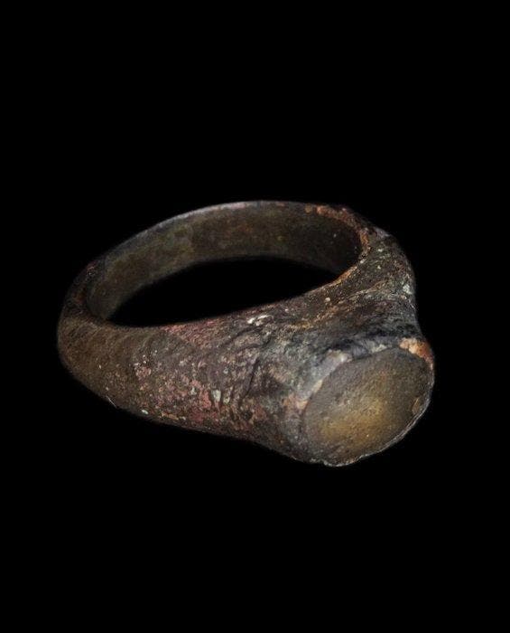 Middeleeuws Middeleeuwse bronzen ring - 1200/1400 na, Antiek en Kunst, Antiek | Overige Antiek