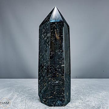 Natuurlijke zwarte toermalijn obelisk – Bewaker van kracht