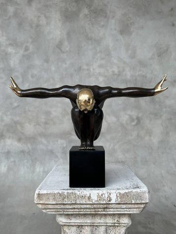 sculptuur, NO RESERVE PRICE - Bronze Statue of an Olympic, Nieuw